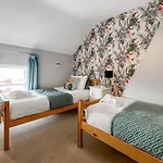 The Badger Sett * Hinderwell